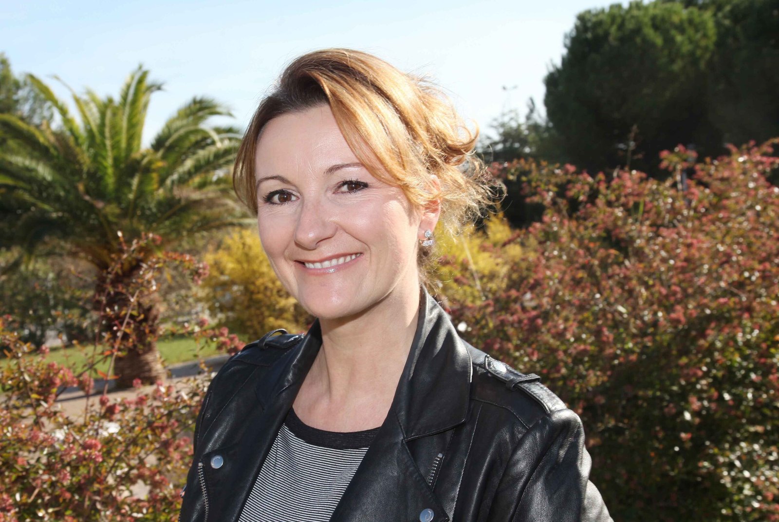 Left Parallax Background Element